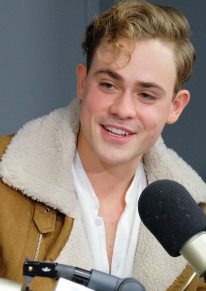 Dacre Montgomery photo