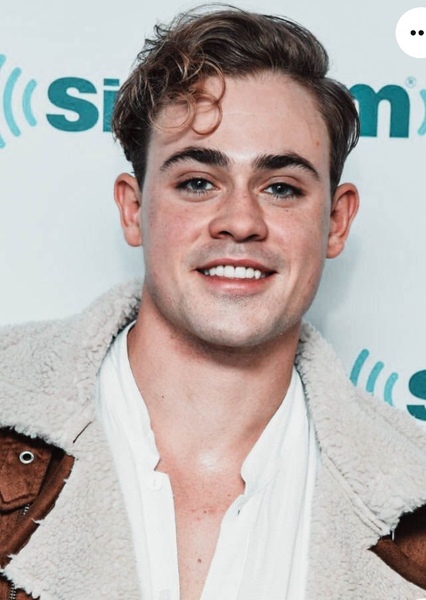 Dacre Montgomery photo
