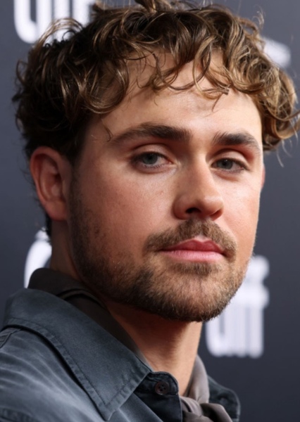Dacre Montgomery photo