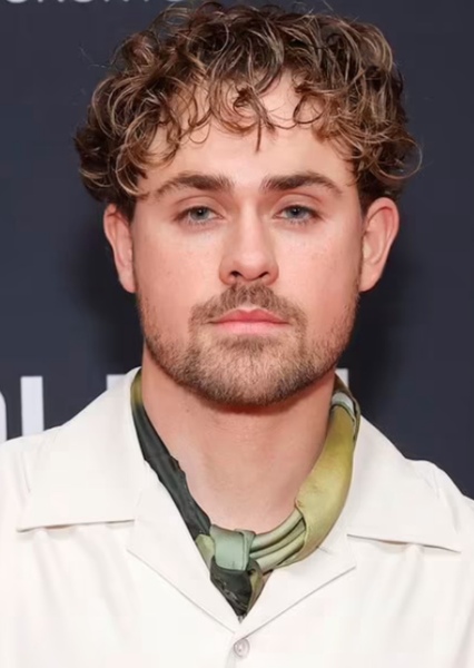 Dacre Montgomery photo