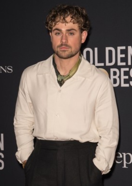 Dacre Montgomery photo