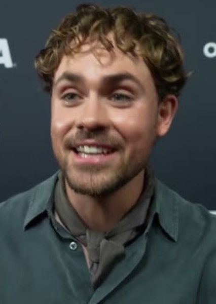 Dacre Montgomery photo