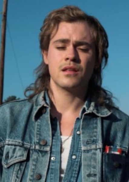 Dacre Montgomery photo