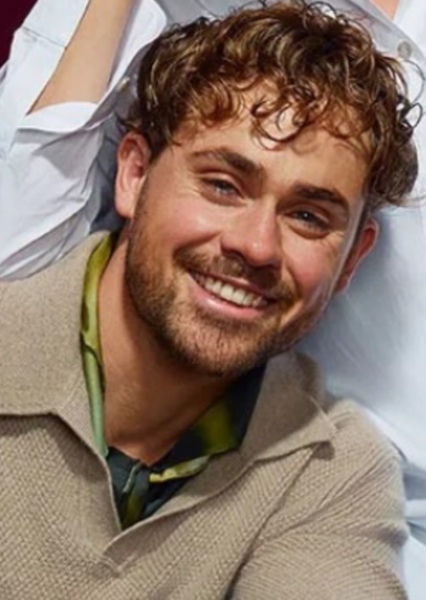 Dacre Montgomery photo
