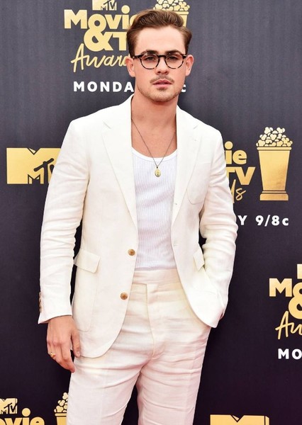 Dacre Montgomery photo