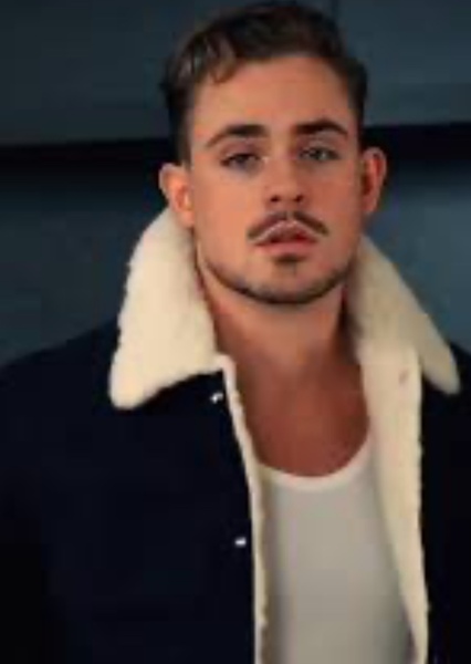 Dacre Montgomery photo