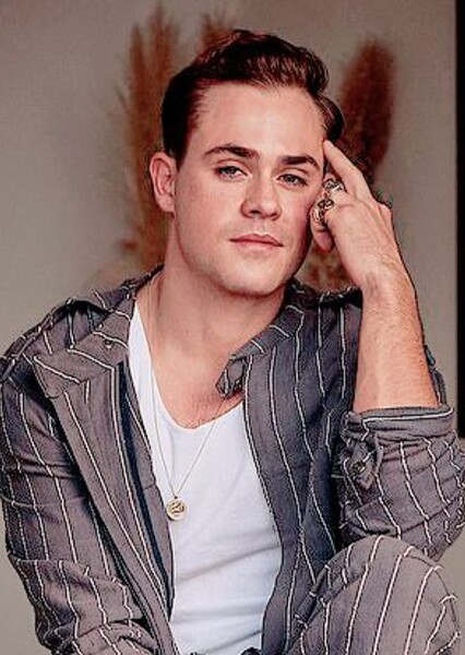 Dacre Montgomery photo