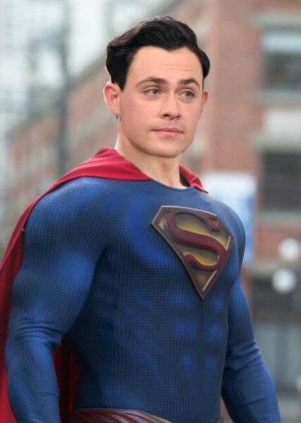 Dacre Montgomery photo