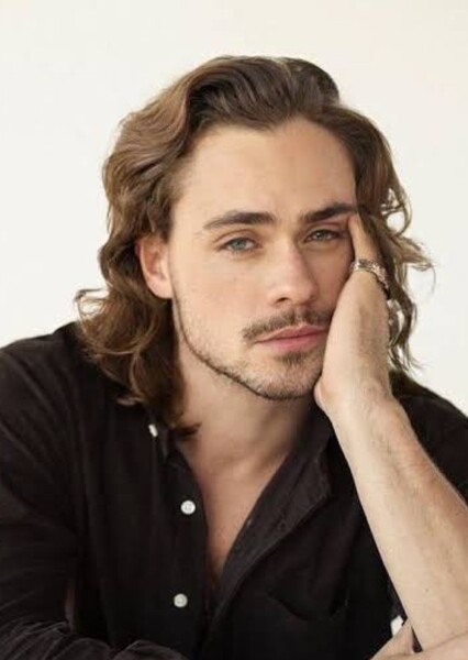 Dacre Montgomery photo