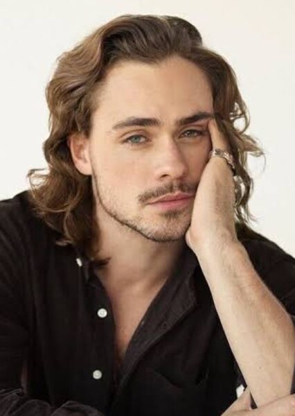 Dacre Montgomery photo