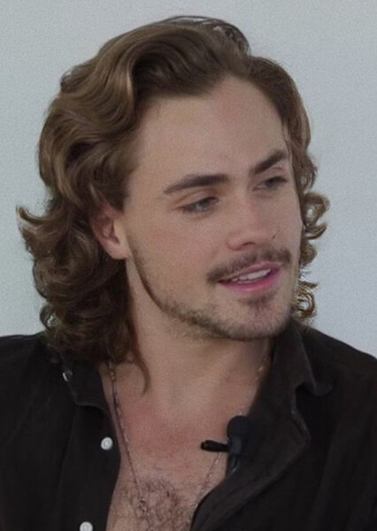 Dacre Montgomery photo