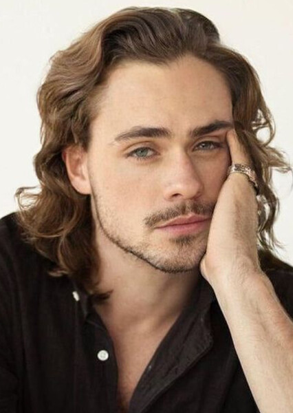 Dacre Montgomery photo