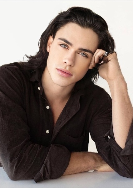 Dacre Montgomery photo