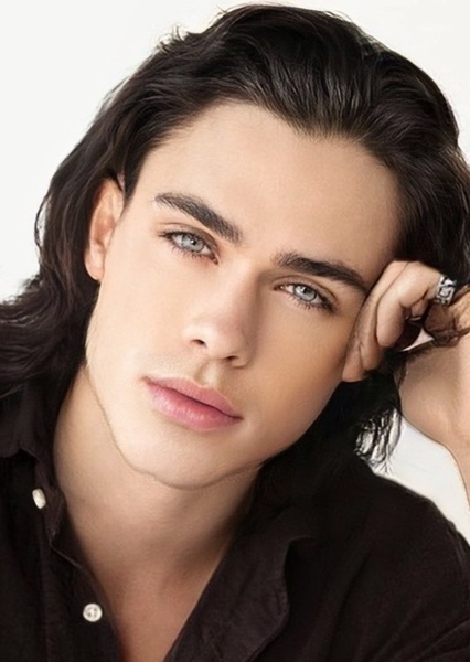 Dacre Montgomery photo