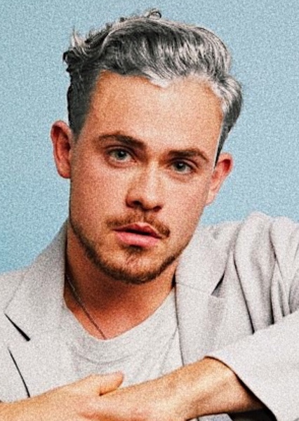 Dacre Montgomery photo