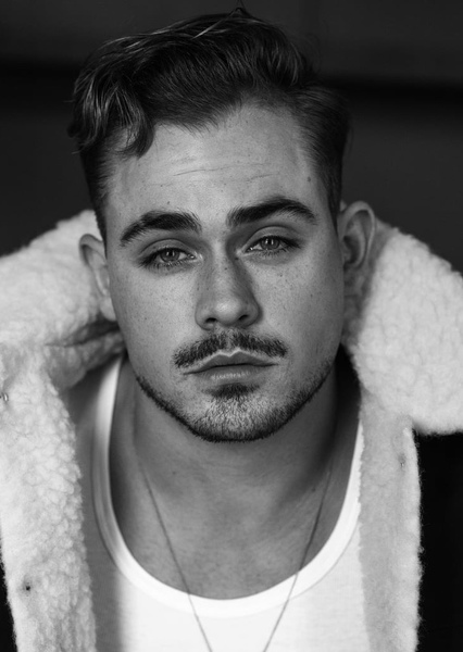 Dacre Montgomery photo