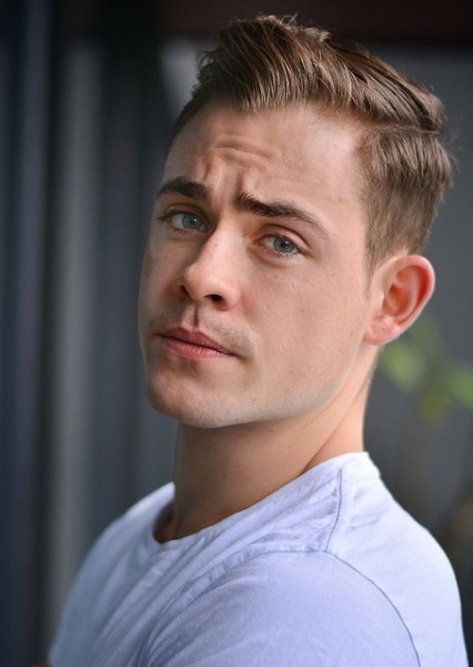 Dacre Montgomery photo