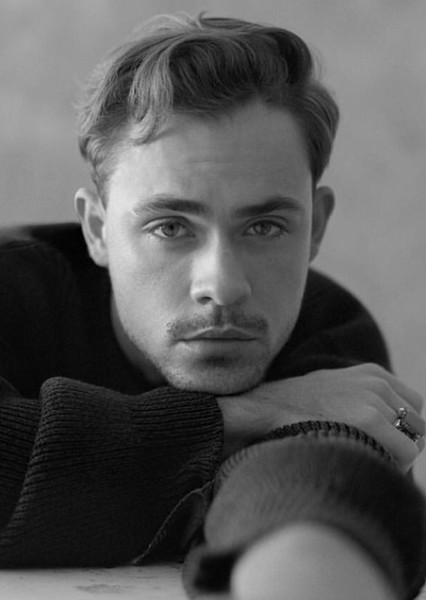 Dacre Montgomery photo