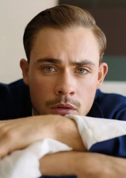 Dacre Montgomery photo