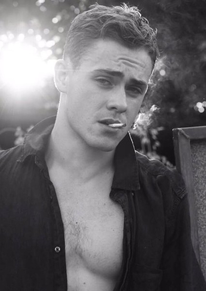 Dacre Montgomery photo