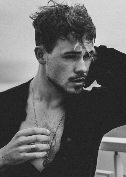 Dacre Montgomery photo