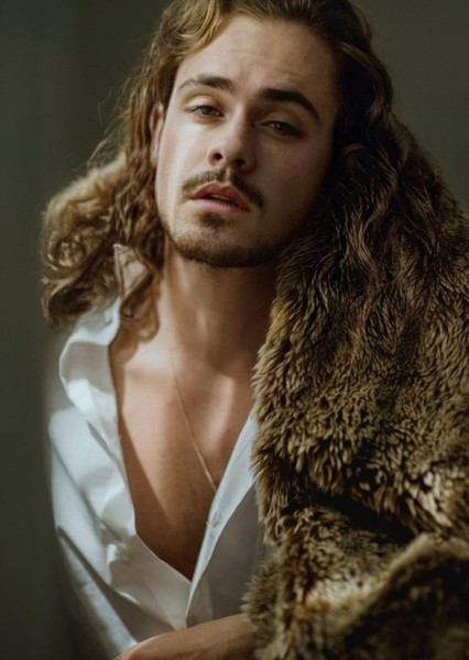 Dacre Montgomery photo