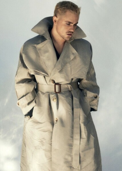 Dacre Montgomery photo