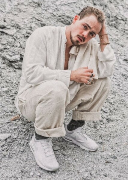 Dacre Montgomery photo
