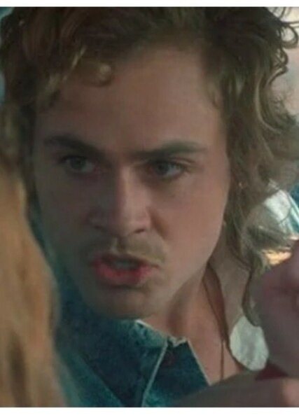 Dacre Montgomery photo