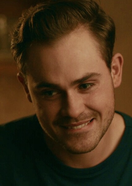 Dacre Montgomery photo