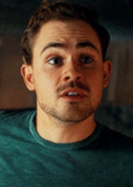 Dacre Montgomery photo