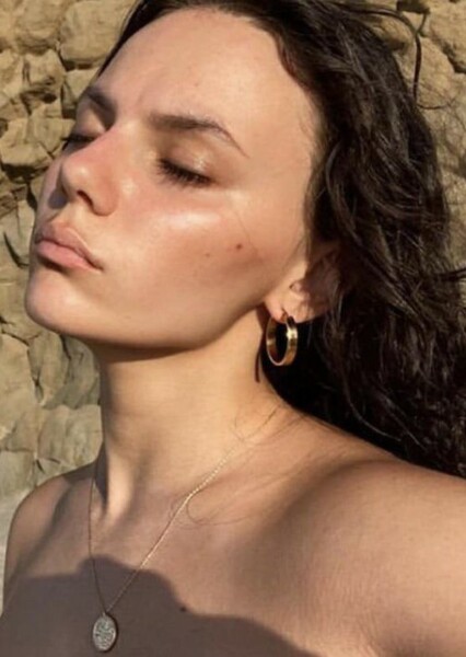 Dafne Keen photo