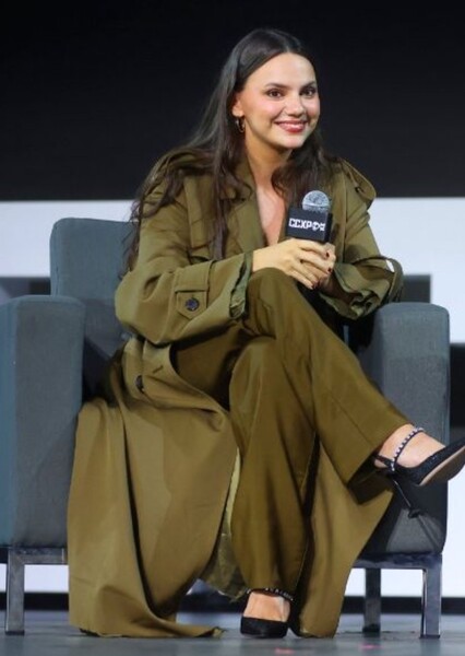 Dafne Keen photo