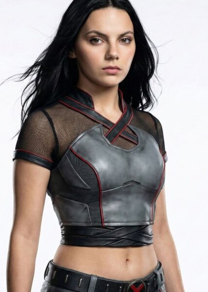 Dafne Keen photo