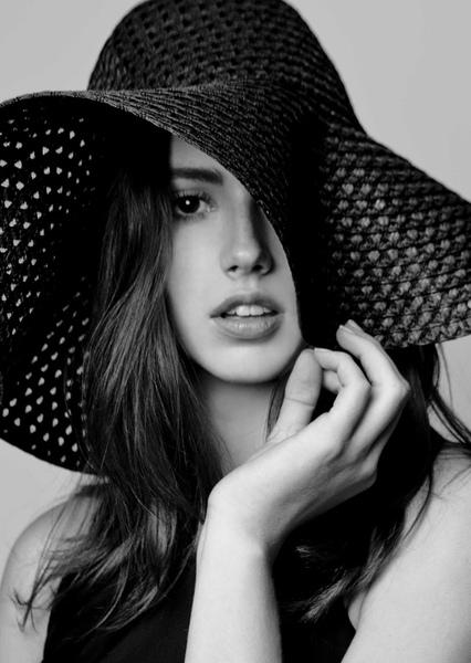 Daiane Meneghel photo