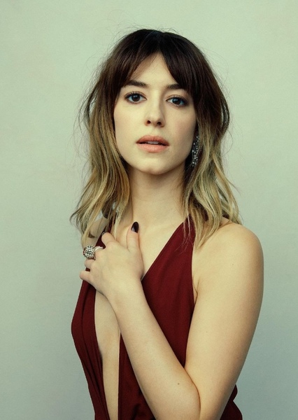 Daisy Edgar-Jones photo