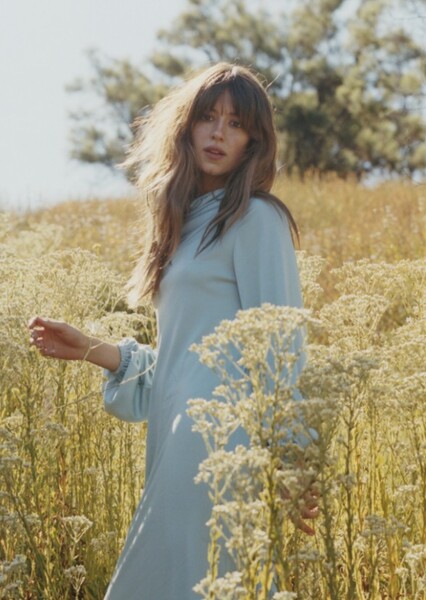 Daisy Edgar-Jones photo