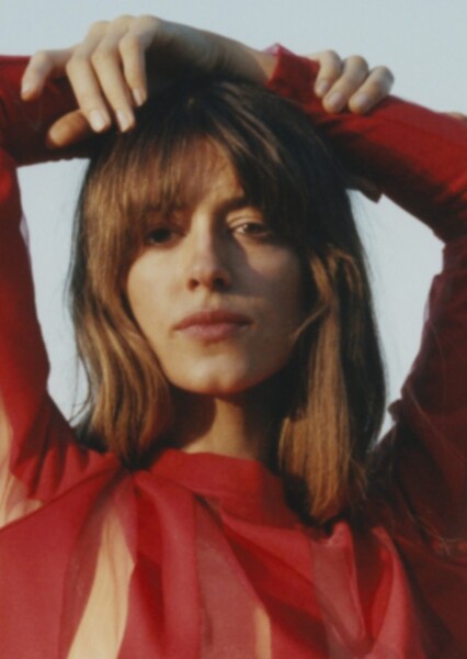 Daisy Edgar-Jones photo