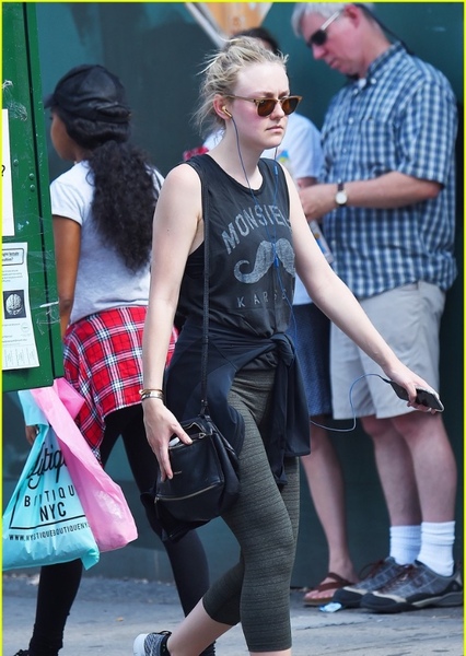 Dakota Fanning photo