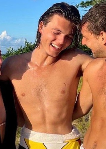 Damian Hurley photo