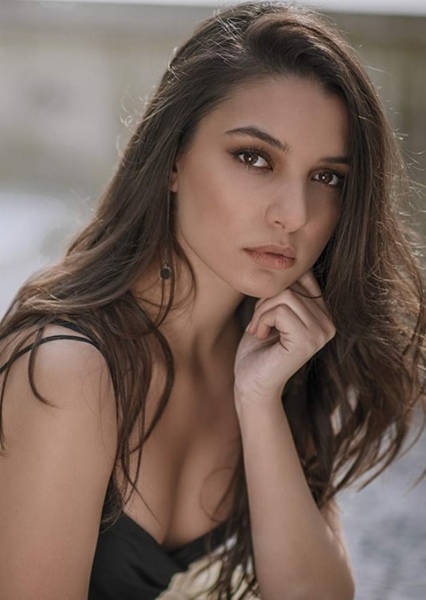 Damla Colbay photo