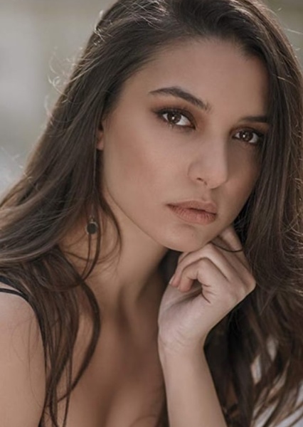 Damla Colbay photo