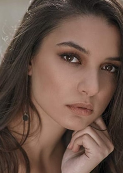 Damla Colbay photo