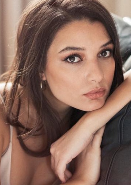 Damla Colbay photo
