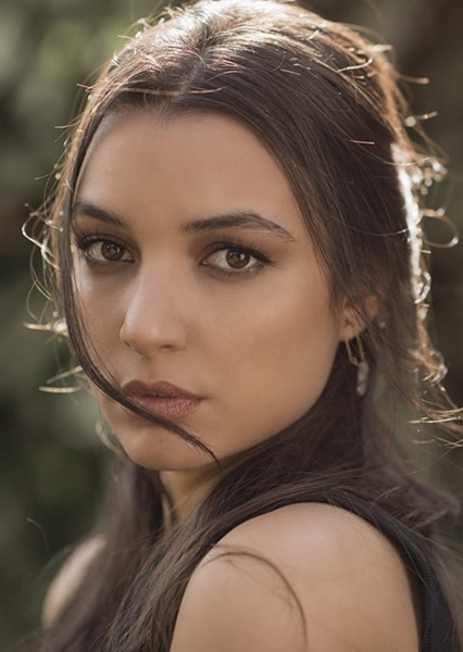 Damla Colbay photo