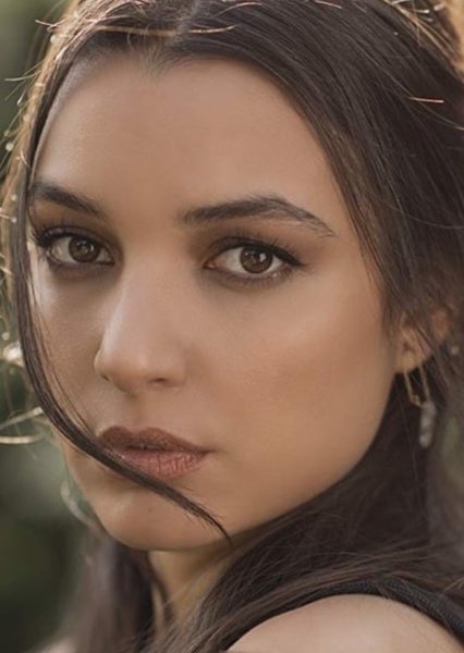 Damla Colbay photo