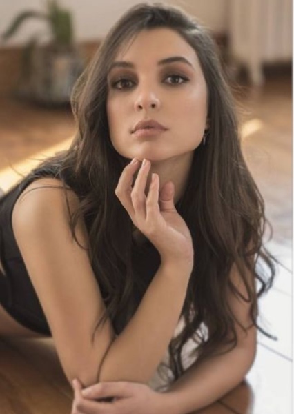 Damla Colbay photo