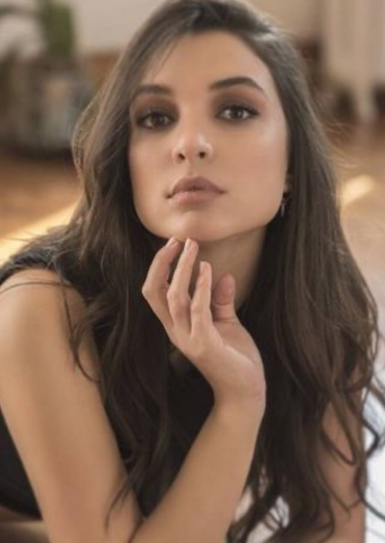 Damla Colbay photo