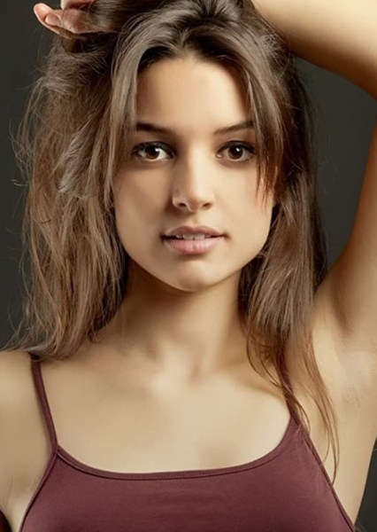 Damla Colbay photo
