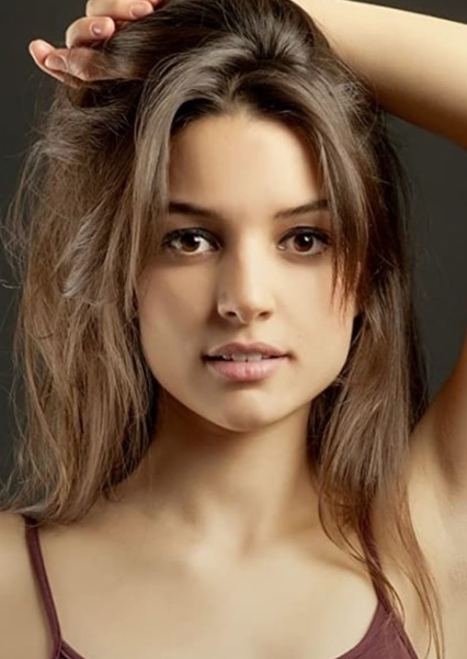 Damla Colbay photo